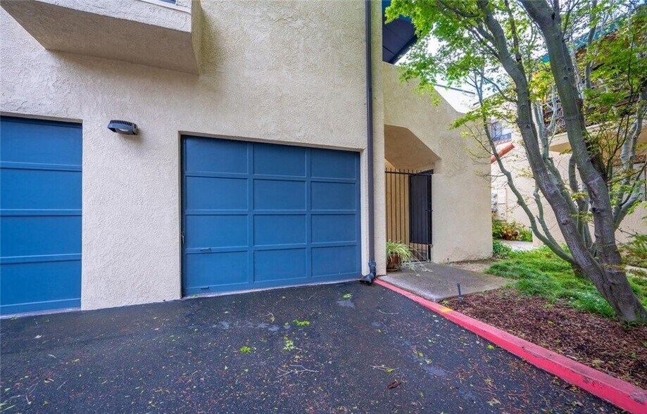 Building Photo - 1260 Ella St