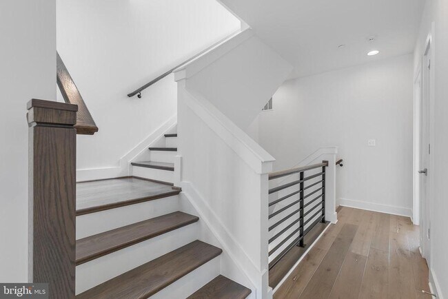 Building Photo - 8201 River Rd