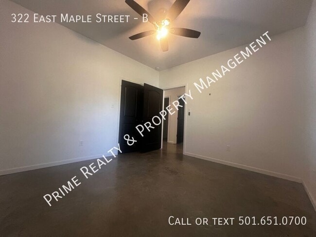 Building Photo - 322 E Maple St