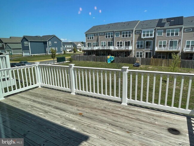 Building Photo - 419 Foxglove Way