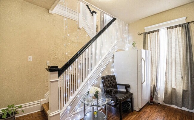 Building Photo - 829 N Walnut St