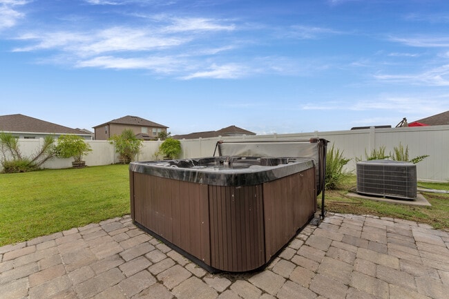 Building Photo - 13501 Silver Strand Falls Dr