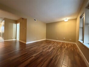 Building Photo - 1901 Brun St