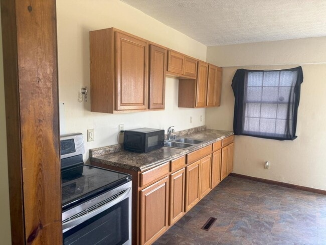 Building Photo - 91 N Buena Vista St