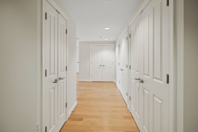 Building Photo - Gallery Place Large Studio | 1 Bath | 660 Sf