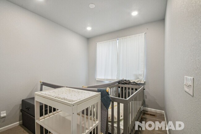 Building Photo - Charming 3BR Townhome in Castle Pines