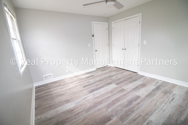 Building Photo - Rooms for Rent in a 6-Bedroom Home