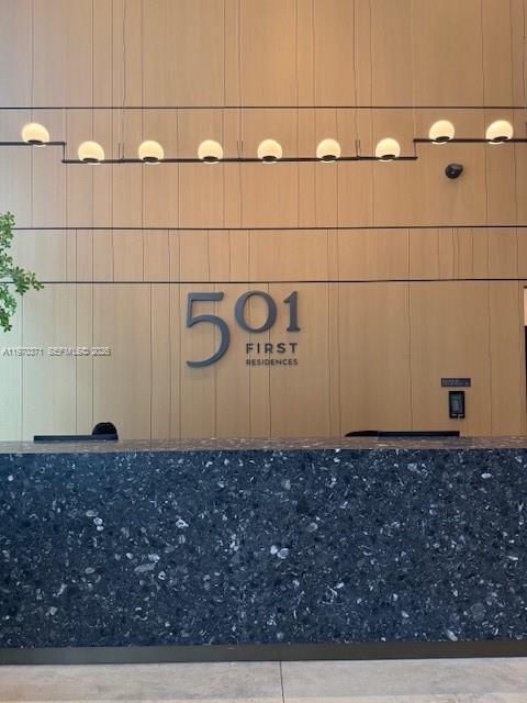 Building Photo - 121 NE 5th St