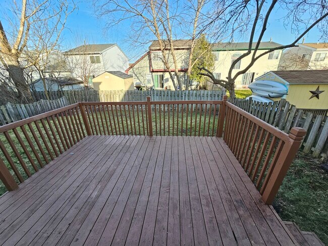 Building Photo - 2315 Meadows Ln