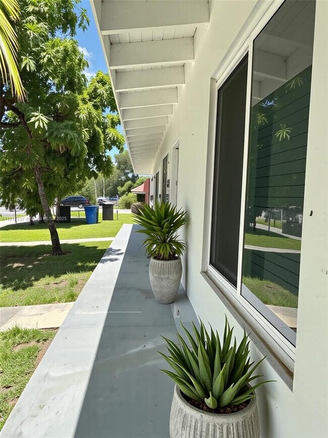 Building Photo - 16204 NE 18th Ct