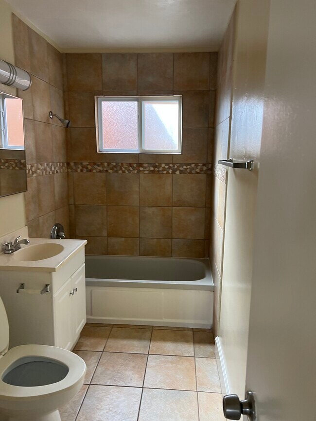 Bathroom - 2252 Morley St