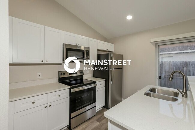 Building Photo - 3 Bedroom Pet-Friendly Home in RUSKIN, FL with Main Street Renewal