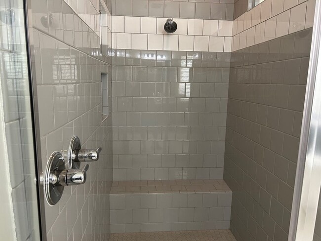 Building Photo - Beautiful home with generation suite in gated community