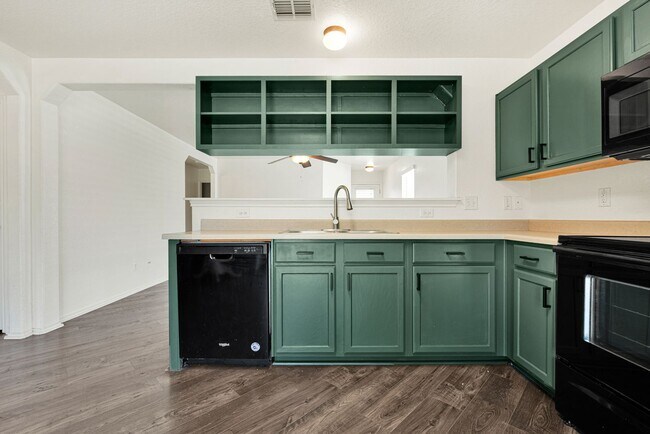 Building Photo - Cozy 3 Bedroom Home in Far West San Antonio!