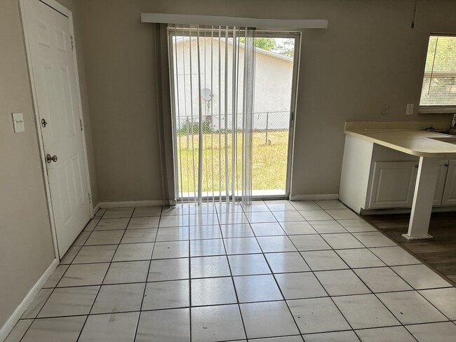 Building Photo - 469 Emerald Rd