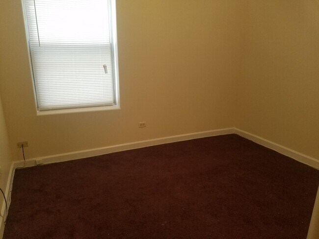 Building Photo - South Shore Gem