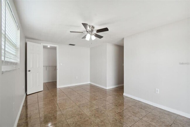 Building Photo - 3600 Umber Rd