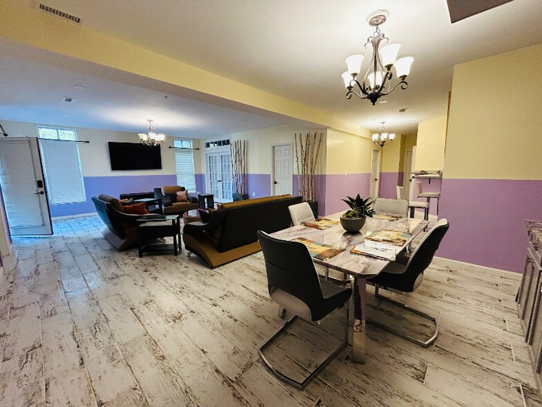 Building Photo - 15506 Symondsbury Way