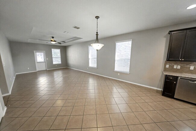 Building Photo - Beautiful Home in the Highly Desirable Ala...