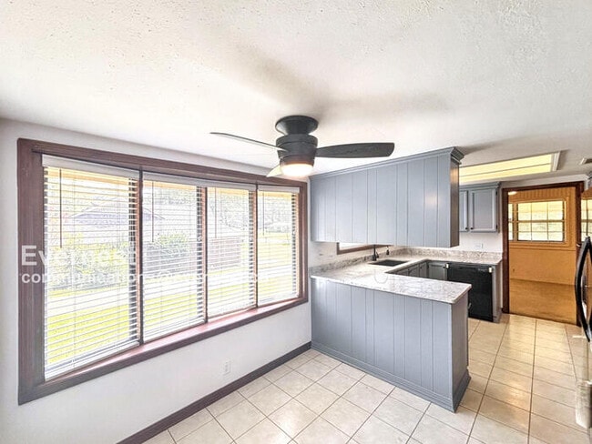 Building Photo - 37 Crossgates Dr