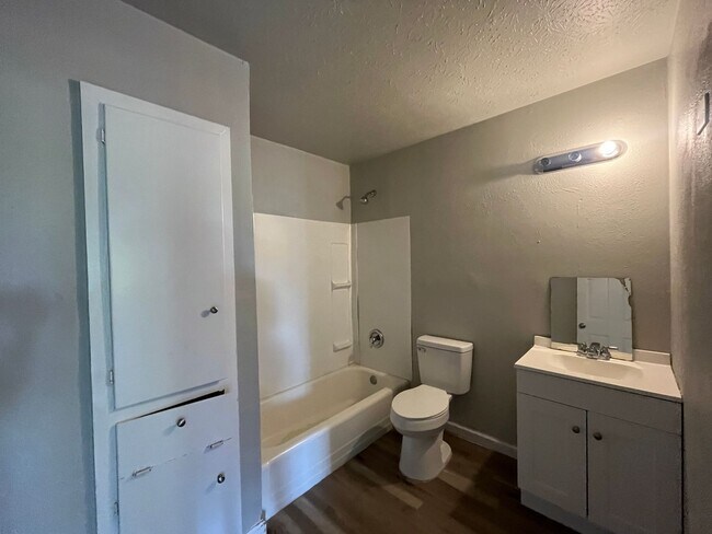 Building Photo - Second Story One Bedroom with Water Paid