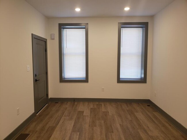 Building Photo - 4840 Umbria St