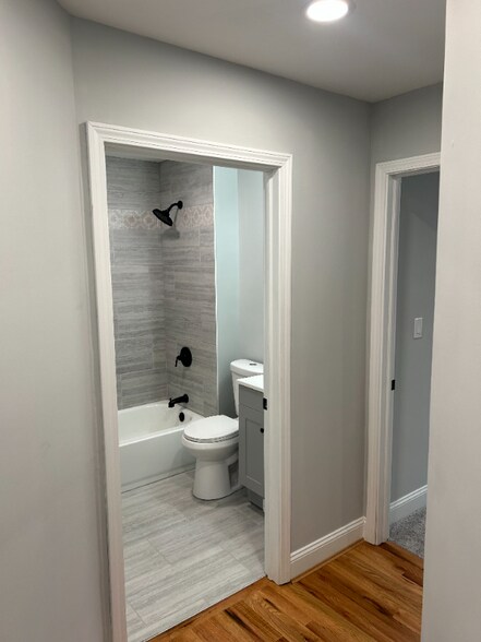 Building Photo - 127 Meridian St