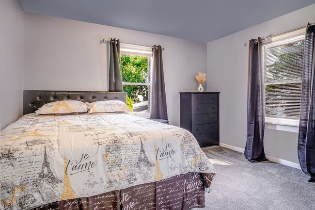 Building Photo - 176 Grand Ave