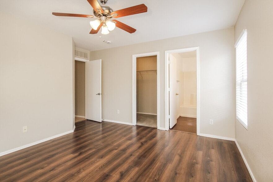 Building Photo - 2627 S 84th Gln