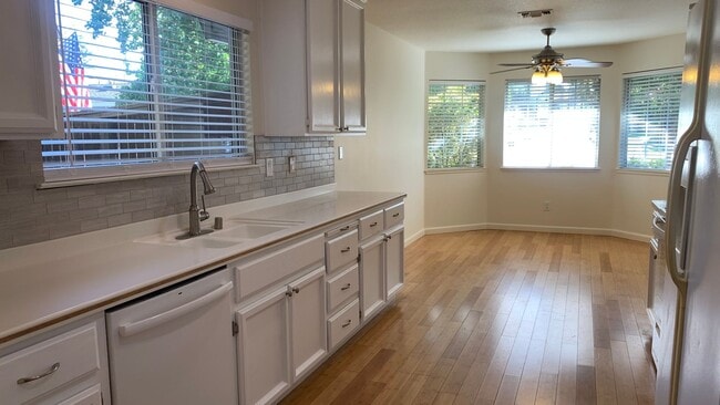 Building Photo - Adorable well maintained 3 bedroom 2 bath ...