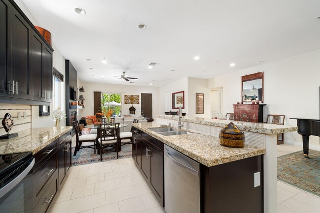 Building Photo - 53385 Avenida Mendoza