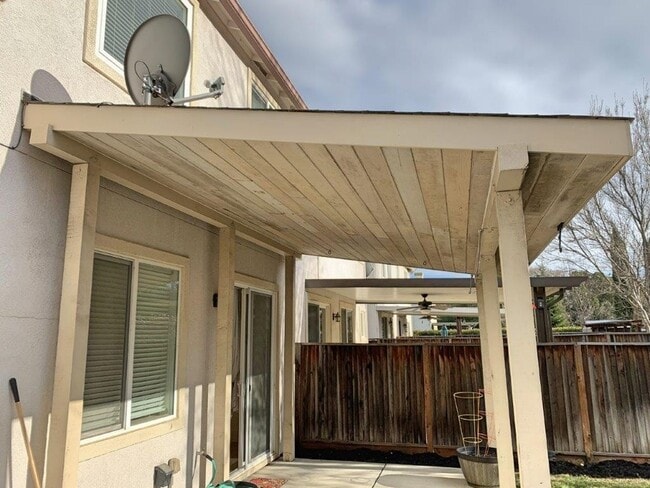 Building Photo - NEWER MODERN 3 BEDROOM VACAVILLE *STAR REN...