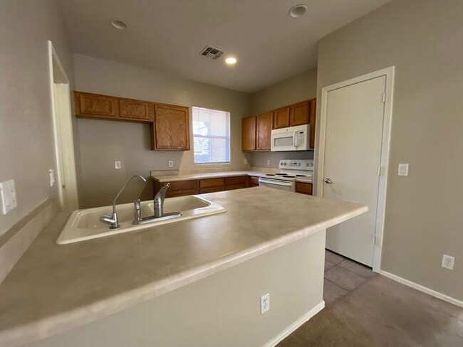 Building Photo - 3096 E Pinto Valley Rd