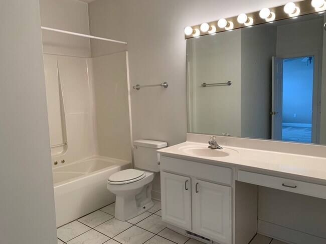 Building Photo - 190 Willow Oak Dr NW
