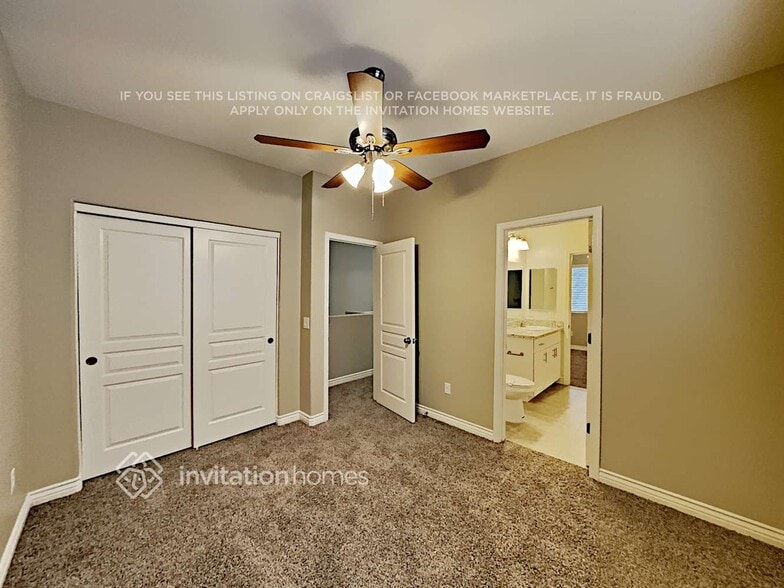 Building Photo - 327 S Travis