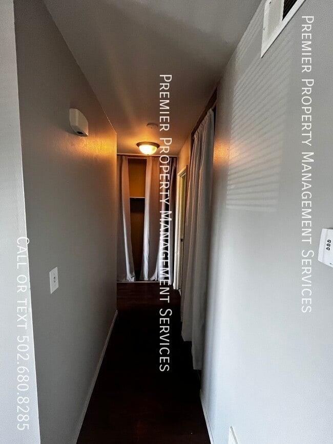 Building Photo - 9407 La Grange Rd