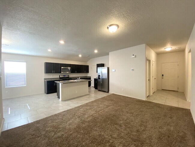 Building Photo - Enchanted Hills - 3BR/2Bath/Backyard Mountantain Views