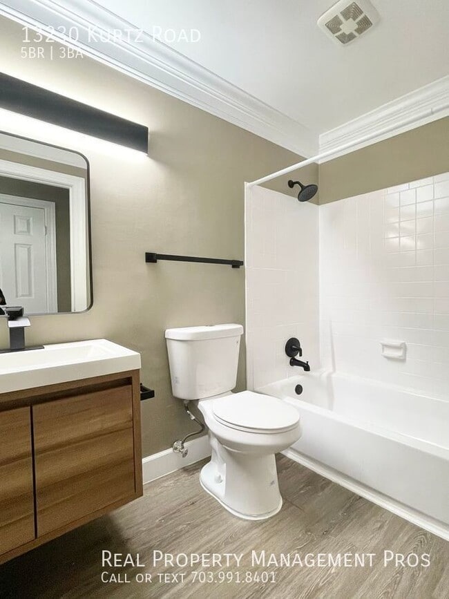 Building Photo - FIVE BEDROOM THREE FULL BATH!  UPDATES GAL...