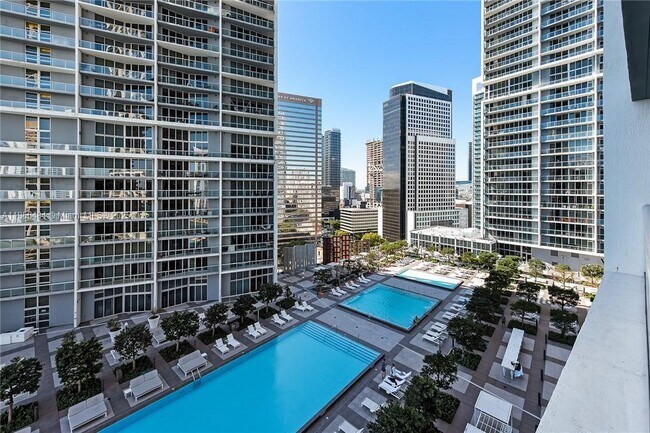 Building Photo - 475 Brickell Ave