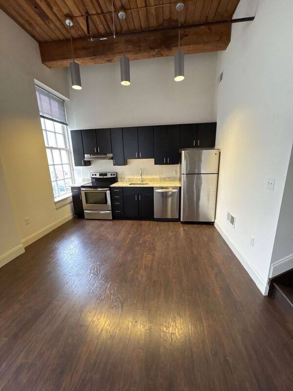 Primary Photo - 344 N Charles St