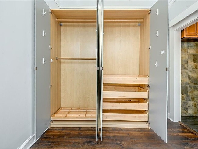 Building Photo - 2-Bed Oasis in the Heart of San Francisco - Spacious 1300 Sq Ft!"