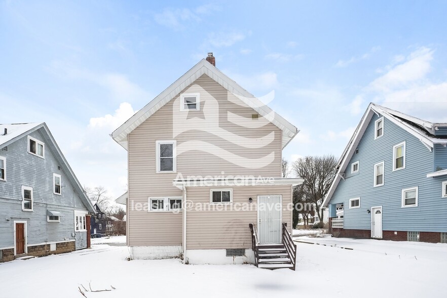 Building Photo - 1027 Delia Ave