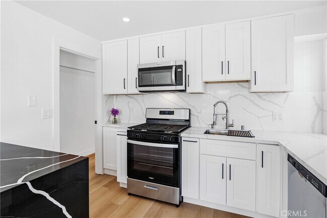 Building Photo - 274 Cliff Dr