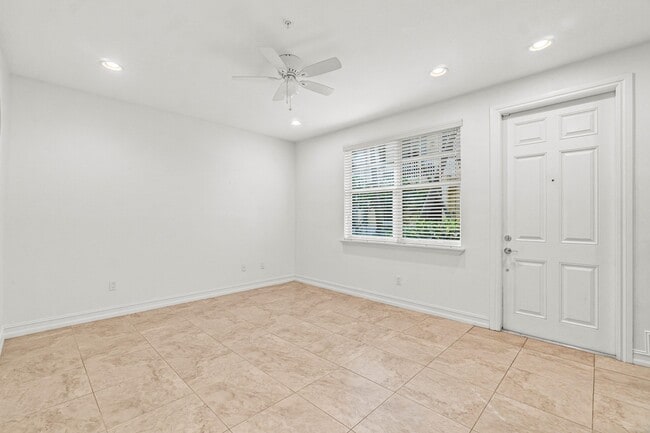 Building Photo - 109 E Coda Cir