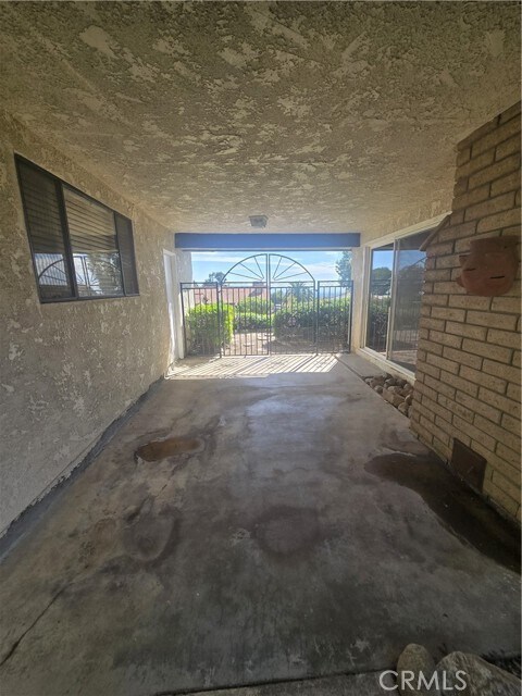 Building Photo - 9388 Valley View St