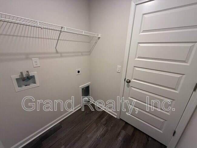 Building Photo - 7640 Gumbo Ave