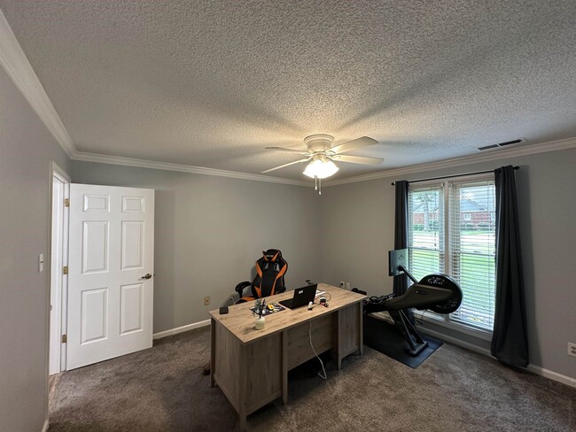 Building Photo - 9118 Fox Ridge Rd