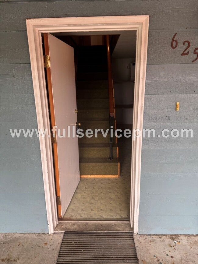 Building Photo - Lower basement studio unit in a house