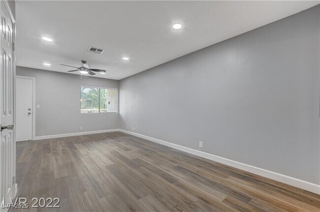 Building Photo - 1303 Darlene Way