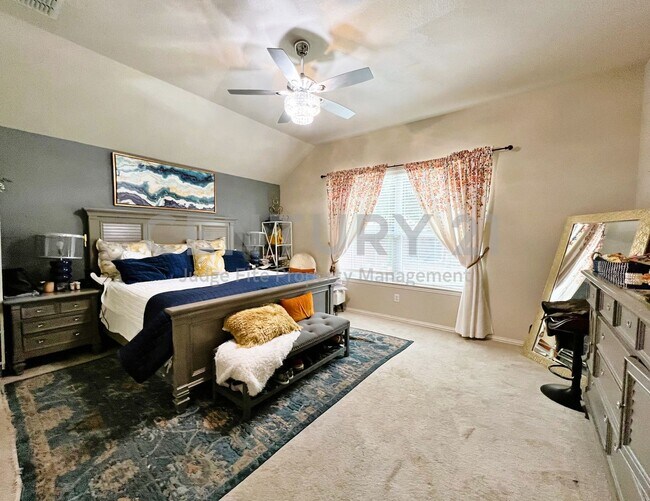 Building Photo - Fantastic 2-Story 5/3/2 in Fort Worth For ...